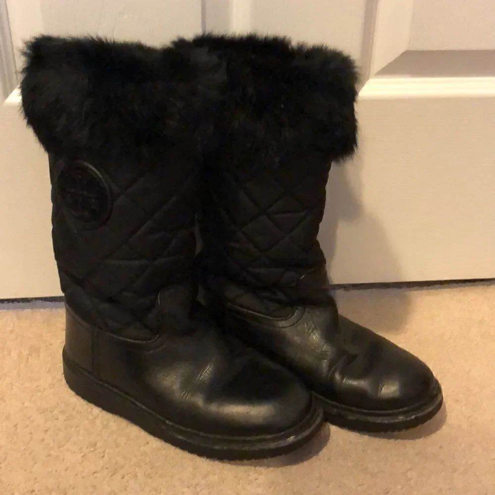Tory Burch Black Leather Fur Lined Winter Ankle Boots Size 6 Slip On Quilted